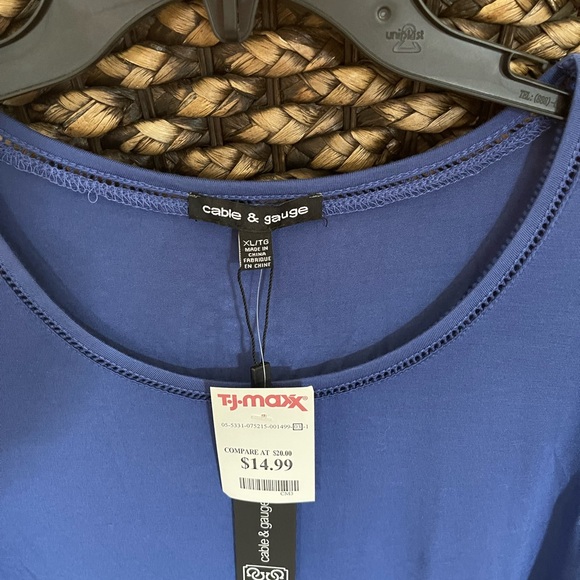 Cable & Gauge Women’s top - Picture 2 of 5